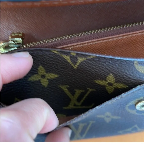 Traded  LOUIS VUITTON SARAH MONOGRAM WALLET AUTH & CHAIN LAST CHANCE - Picture 12 of 15